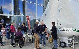 Ein echter Hingucker: Mit unserer 2.4mR präsentierte sich der SVW bei der Vereinsmesse und kam mit vielen interessierten Besucherinnen und Besuchern ins Gespräch.
